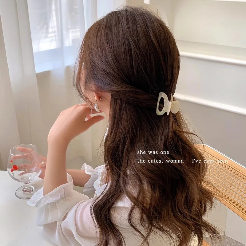 Elegant Sweet Small Oval Hair Claw Clip for Women Secure Grip Hair Accessories Ponytails Cute Hair Clips Sophisticated Style