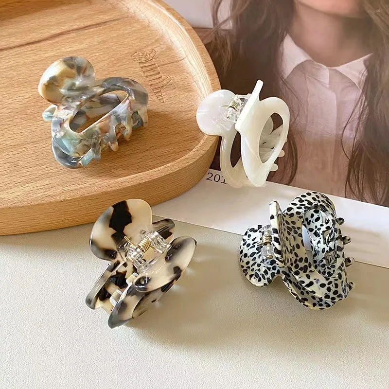 Elegant Sweet Small Oval Hair Claw Clip for Women Secure Grip Hair Accessories Ponytails Cute Hair Clips Sophisticated Style