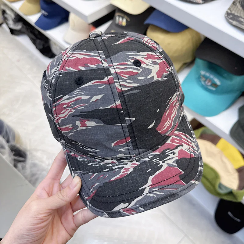 Retro Camo Short-Brim Baseball Cap for Men and Women, Versatile Soft-Top Sun Hat, Casual Outdoor Running Cap