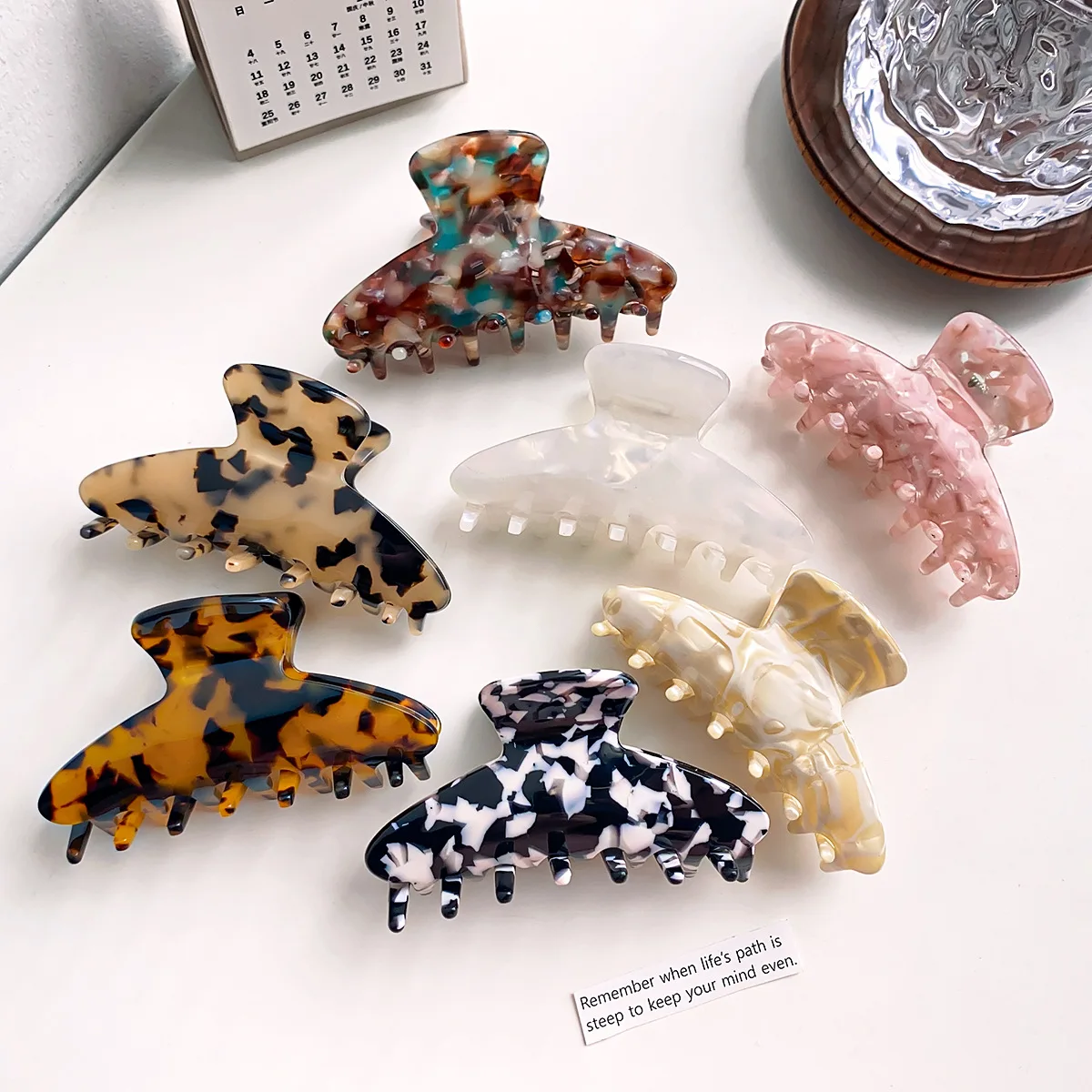 Korean acetate claw clip for women, leopard print hair claw hair accessory, simple medium size, back of the head hair clip, bun