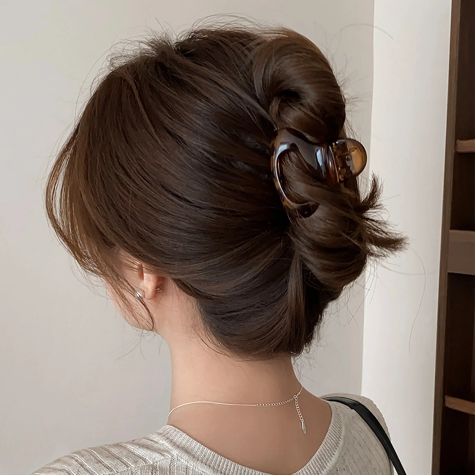 1PC Chic Tortoiseshell Hair Claws, 2 - Piece Set, Trendy Hair Accessories, Ideal for Securing Bun and Ponytail Hairstyles