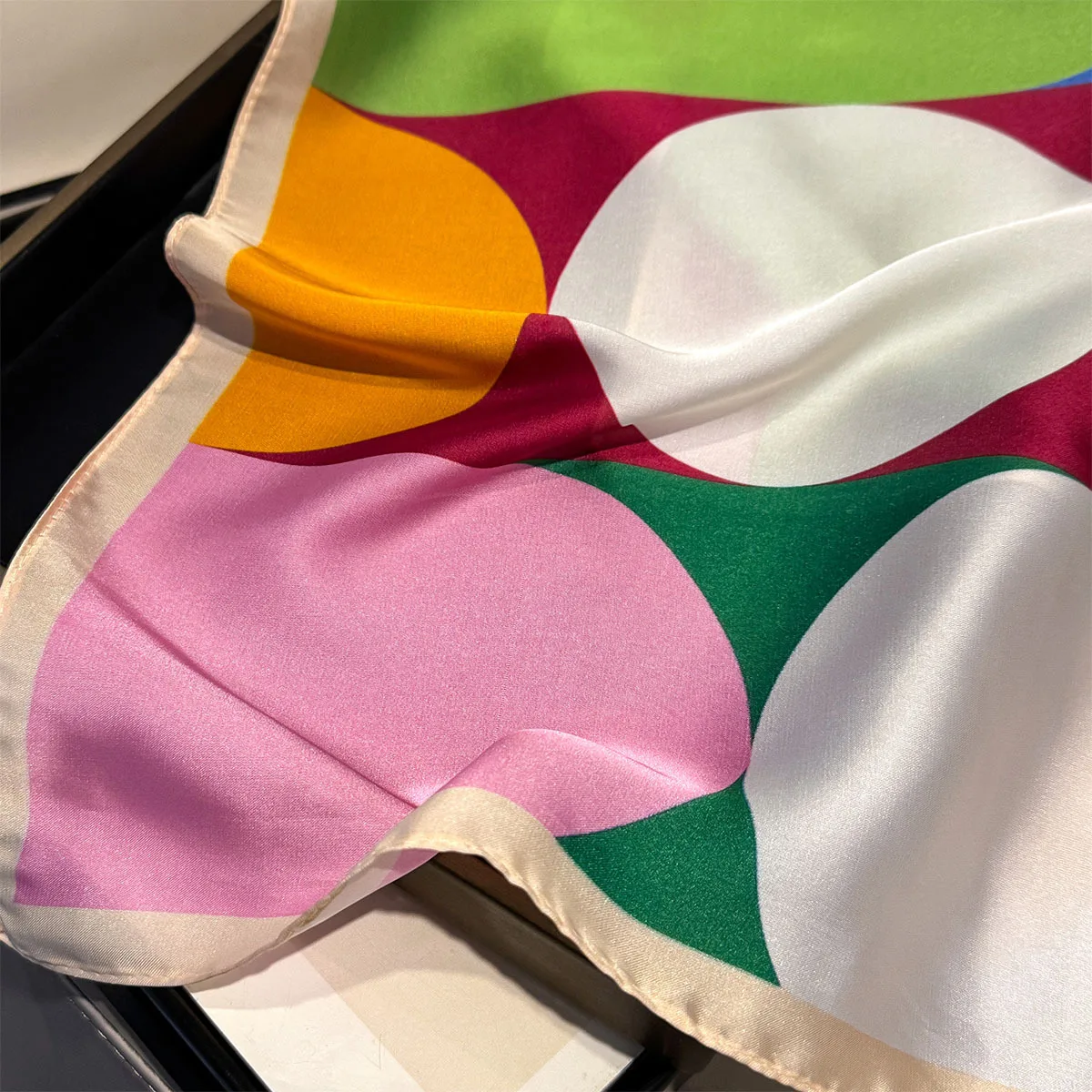 Geometric Color Block Silk Square Headscarf Women Soft Hijab All Seasons Decorate Neckerchief Female Foulard Bandana Daily Wear