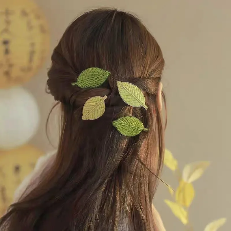4-Piece Set of Forest-Style Green Embroidered Leaf Hair Clips, Beautiful and Simple Fairy Stage Performance Photography Women's Hair Accessories