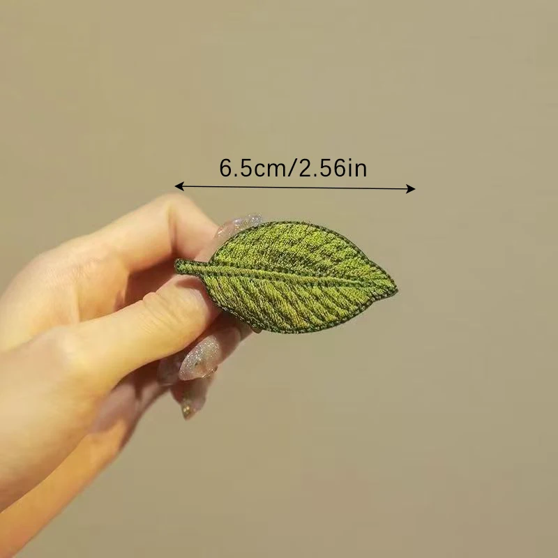 4-Piece Set of Forest-Style Green Embroidered Leaf Hair Clips, Beautiful and Simple Fairy Stage Performance Photography Women's Hair Accessories
