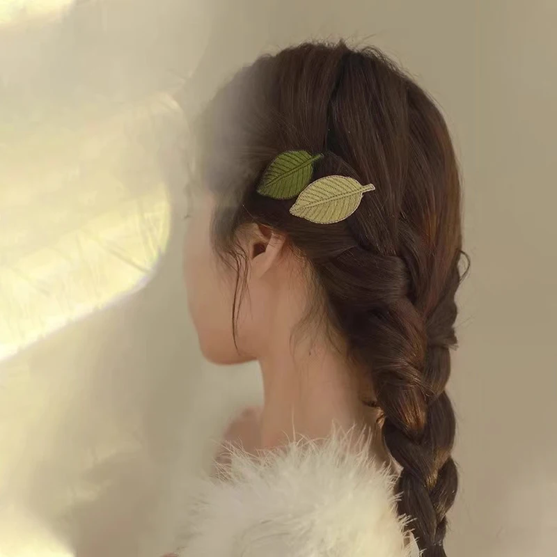 4-Piece Set of Forest-Style Green Embroidered Leaf Hair Clips, Beautiful and Simple Fairy Stage Performance Photography Women's Hair Accessories