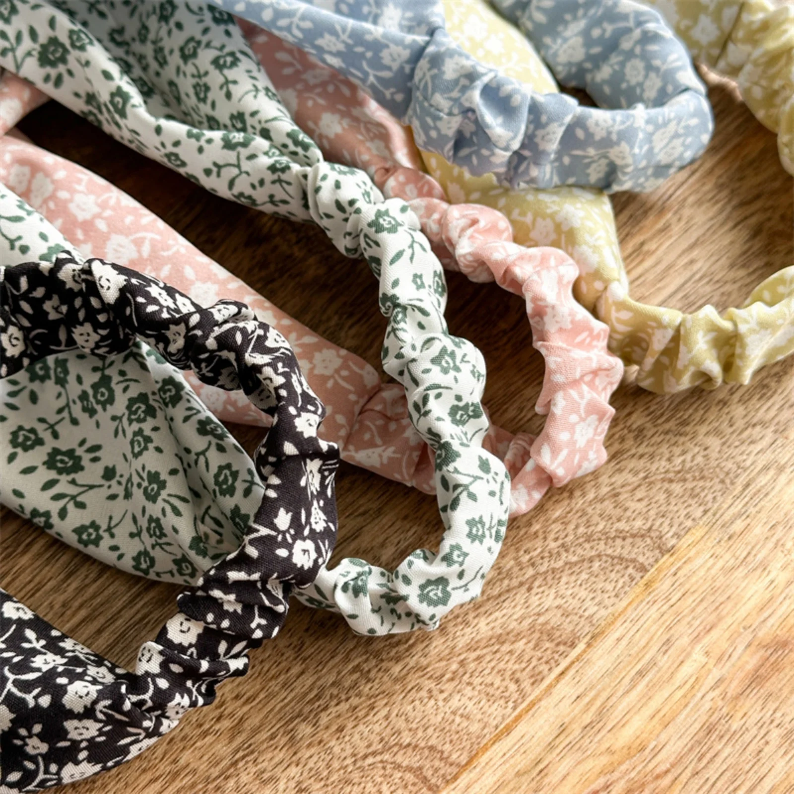 1PCSummer Vintage Floral Triangle Headband, Elastic Boho Flower Print Hair Kerchief, Sweet Breathable Hair Scarf For Women Beach