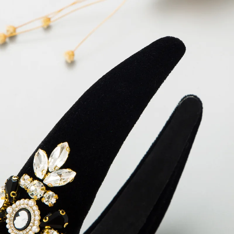 Vintage Cameo Portrait Headband Baroque Crystal Pearl Hairband Luxury Royal Headpiece Antique Style Hair Accessories