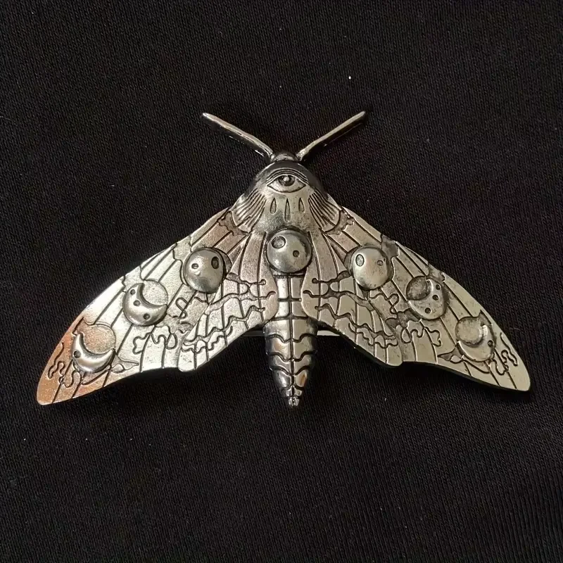 Creative, niche and Retro Insect Hair Clips, Moths on the Back of the Head, Spring Clips, Top Clips, Girls' Accessories
