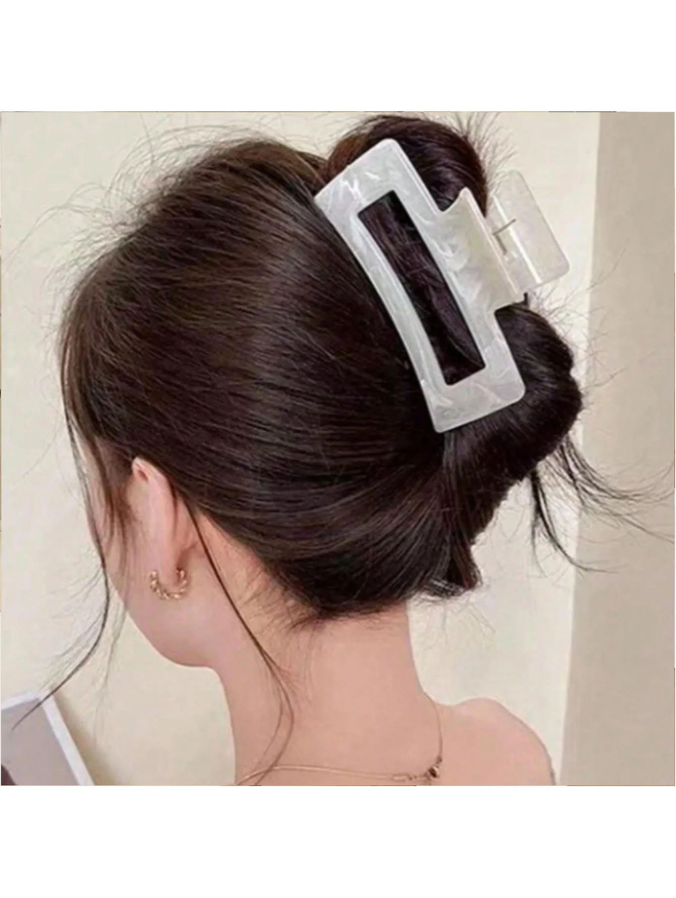 Sweet and Minimalist Back of the Head Hair Clip, Shark Clip, Shower Hair Clip, Suitable for Beach Vacation Photography