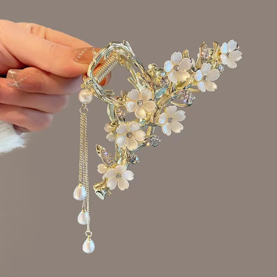 New Female Camellia Flower Grab Clip Retro Ponytail Braid Crab Metal Hair Clip Fashion Sweet Girl Hair Card Hair Accessories