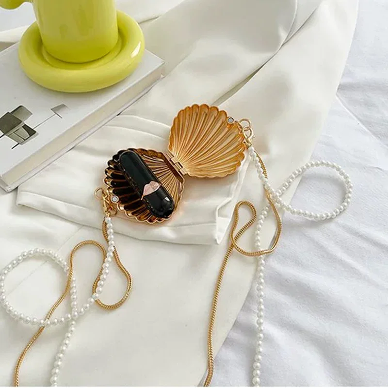 Desiner Girdle Pearl Chain Belt Bag Metal Shell Mini Waistpack Versatile Purse Elegant Women's Belt Female Jeans Waistband