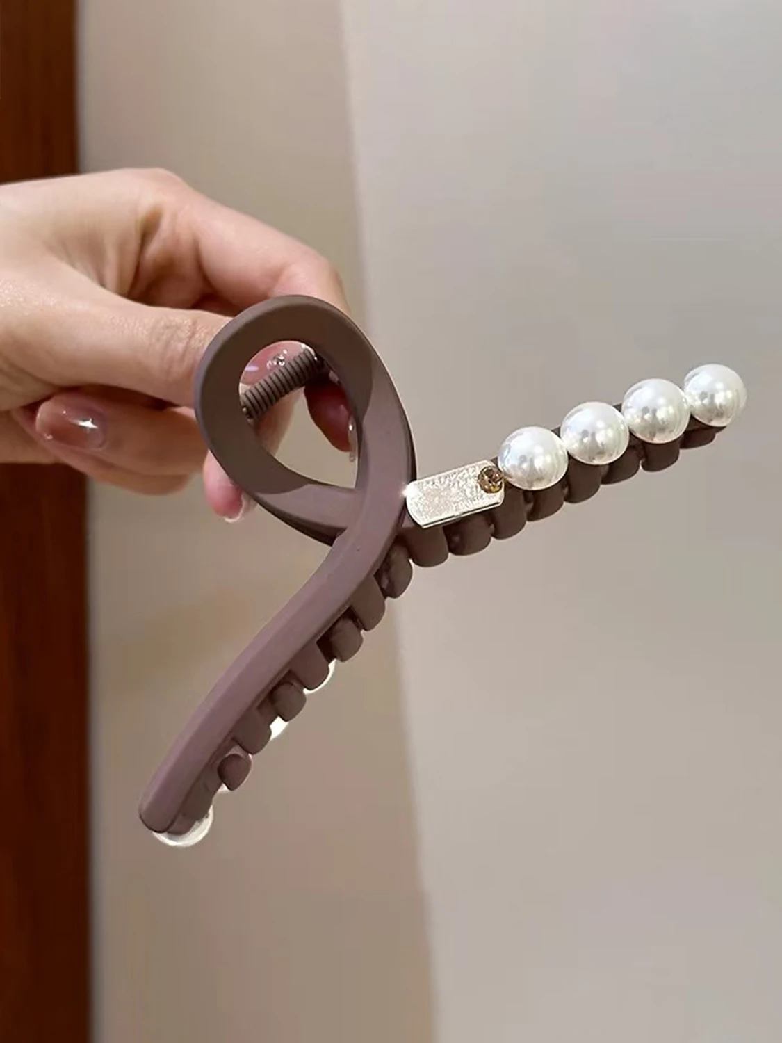 1pc Matte Pearl Metal Hair Clip, Back of the Head Premium Sense Large Grab Clip Seamless Shark Clip, Suitable for Daily Use