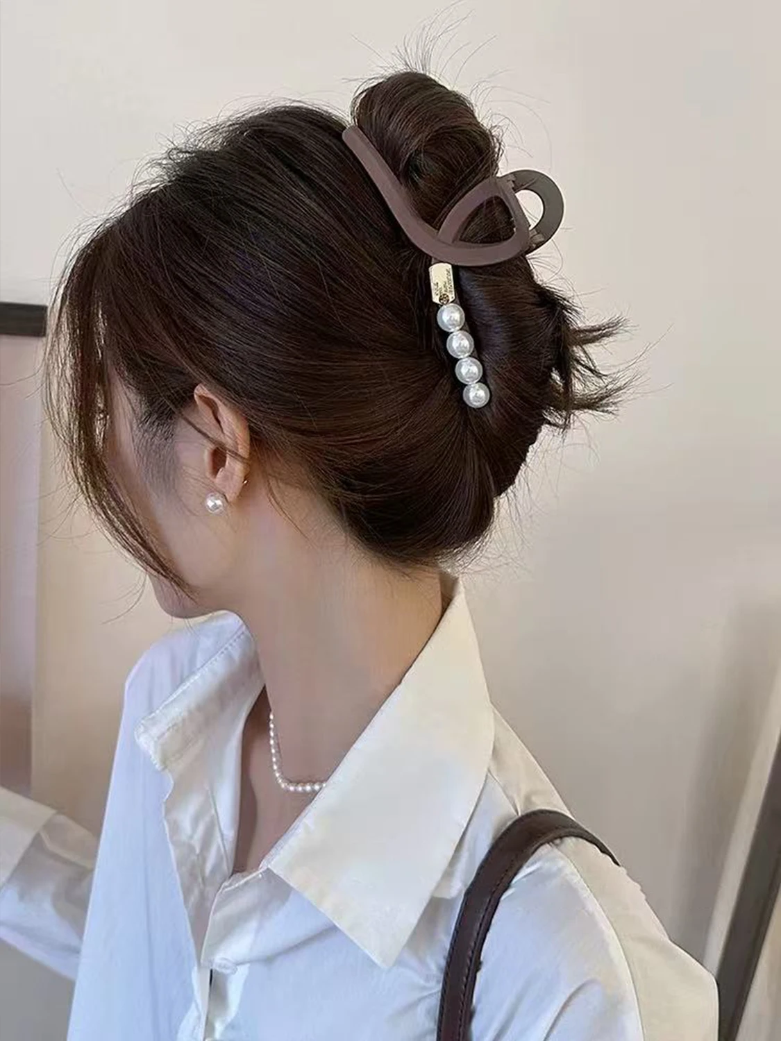 1pc Matte Pearl Metal Hair Clip, Back of the Head Premium Sense Large Grab Clip Seamless Shark Clip, Suitable for Daily Use