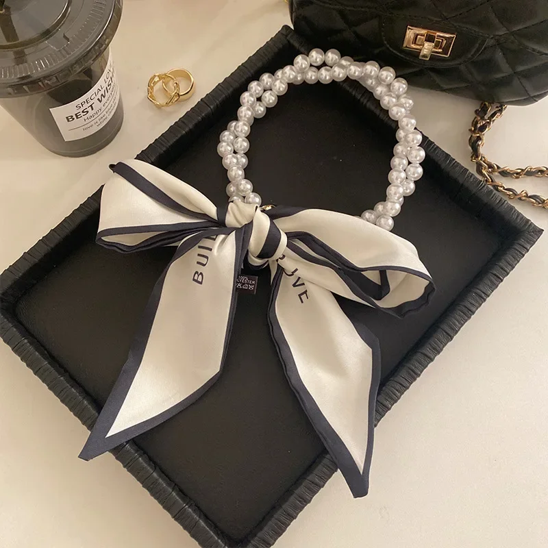 French retro pearl necklace with silk scarf, neck chain, variable collarbone decoration, small scarf, new female streamer.