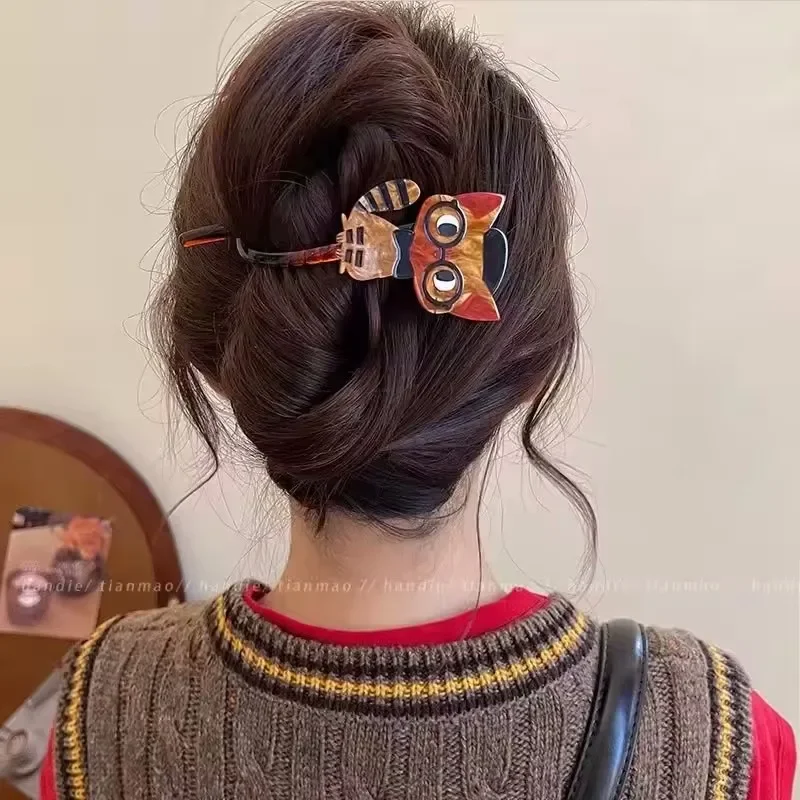 Cute Acrylic Cartoon Cat Twist Hair Clip for Women Girls Long Hair Holder Barrette Hairpin Hairgrip Fashion Hair Accessories