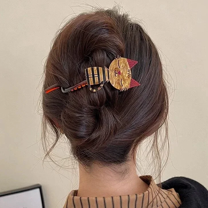 Cute Acrylic Cartoon Cat Twist Hair Clip for Women Girls Long Hair Holder Barrette Hairpin Hairgrip Fashion Hair Accessories