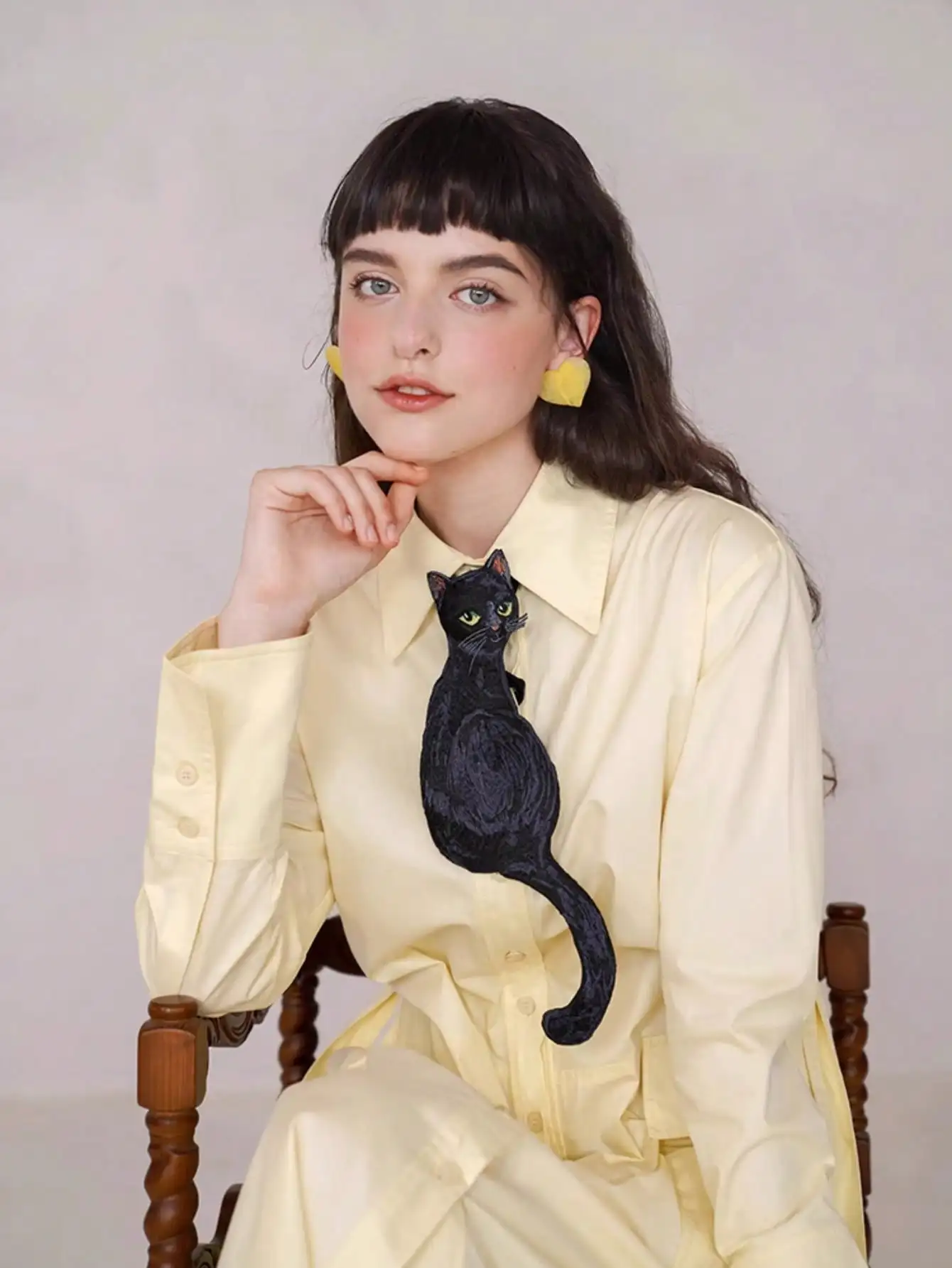 An Original Niche Design Cat-Themed Bohemian French Retro Style Tie, Suitable for Spring, Summer, Autumn, and Winter, with a Unique No-Knot Design, Perfect for Pairing with Shirts and Is Ideal for Parties and Festivals