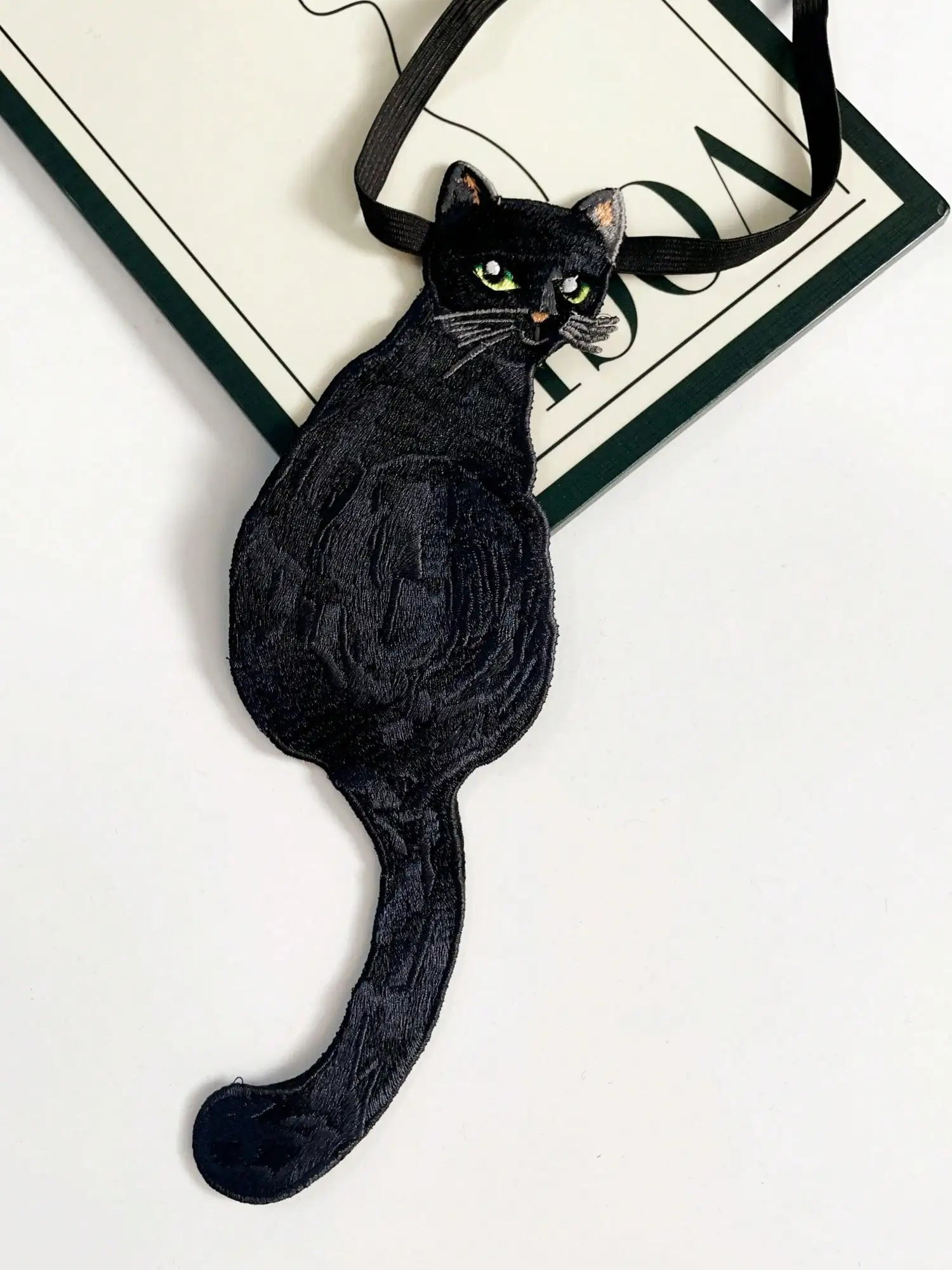 An Original Niche Design Cat-Themed Bohemian French Retro Style Tie, Suitable for Spring, Summer, Autumn, and Winter, with a Unique No-Knot Design, Perfect for Pairing with Shirts and Is Ideal for Parties and Festivals