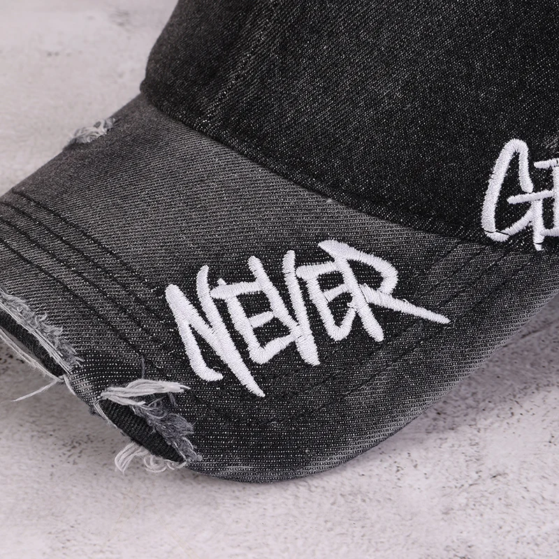 Fashionable and individual letter embroidered baseball caps for couples, street trend casual and versatile sunshade baseball cap