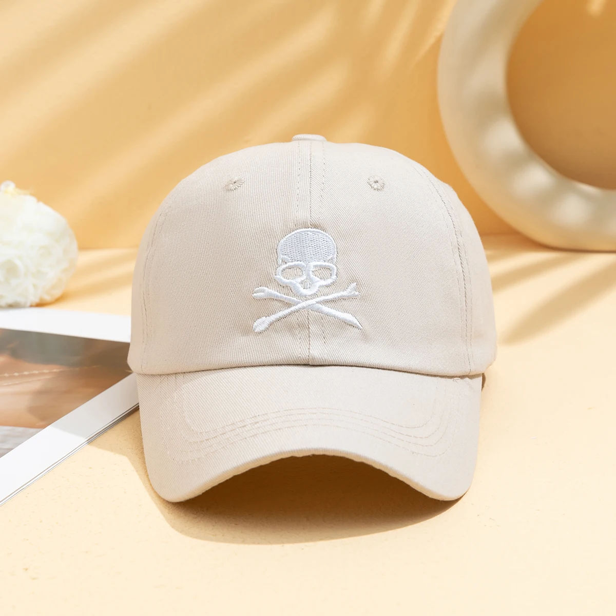 New Fashionable and Individual Skull Baseball Caps for Men and Women, Simple and Versatile for Spring and Summer