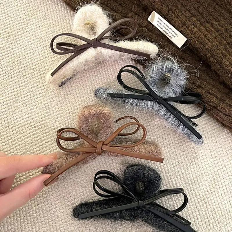 1pc Warm Winter Knit Leather Bow Hair Clipper for Women - New Style, High-Quality Shark Clip Hair Accessories