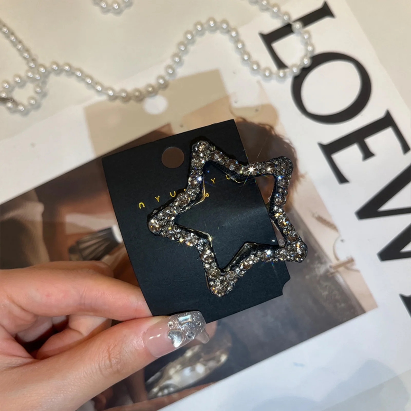 1/4PCS Rhinestone Star Hair Clips for Women: Stylish Hair Accessories to Elevate Your Updo, Ideal for Parties & Daily Looks