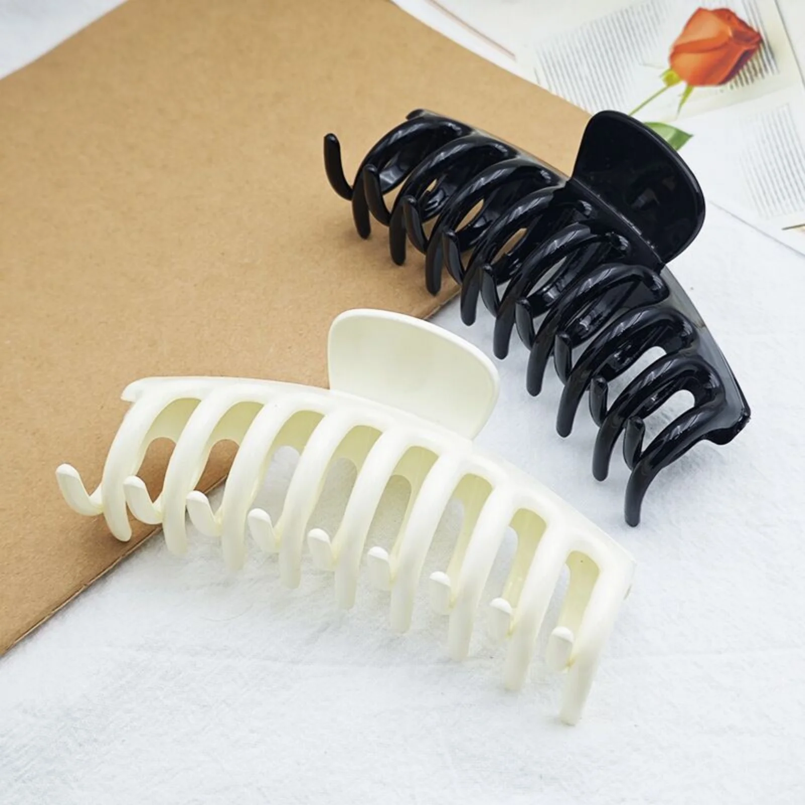 1PC Large Hair Claw Clips , 4 -Piece Tortoise and Transparent Styles, Fashionable Hair Accessories, Ideal for Daily & Casual Loo