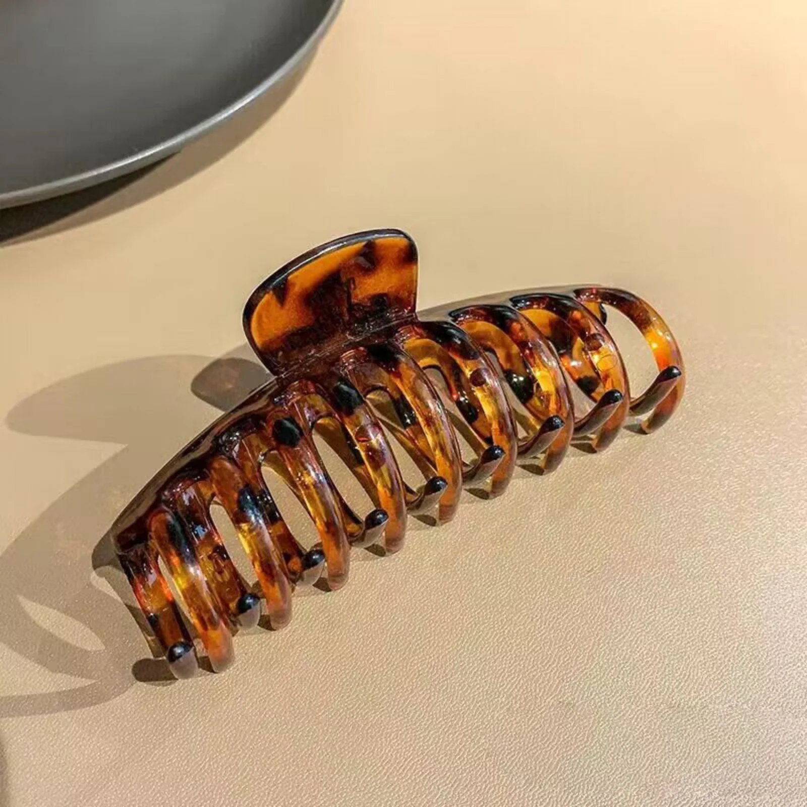 1PC Large Hair Claw Clips , 4 -Piece Tortoise and Transparent Styles, Fashionable Hair Accessories, Ideal for Daily & Casual Loo