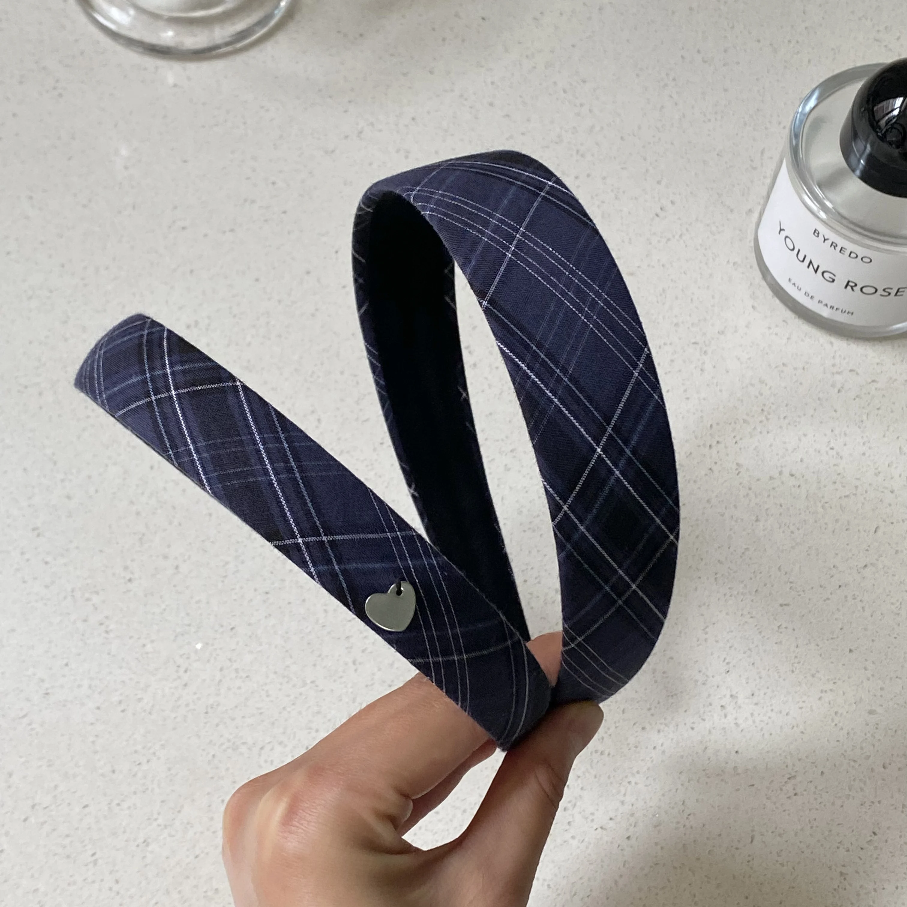 1PC Navy Blue Plaid Hair Headbands With Heart Decor, Stylish Hair Accessories For Women, Cute Hairbands For Daily And Party Wear