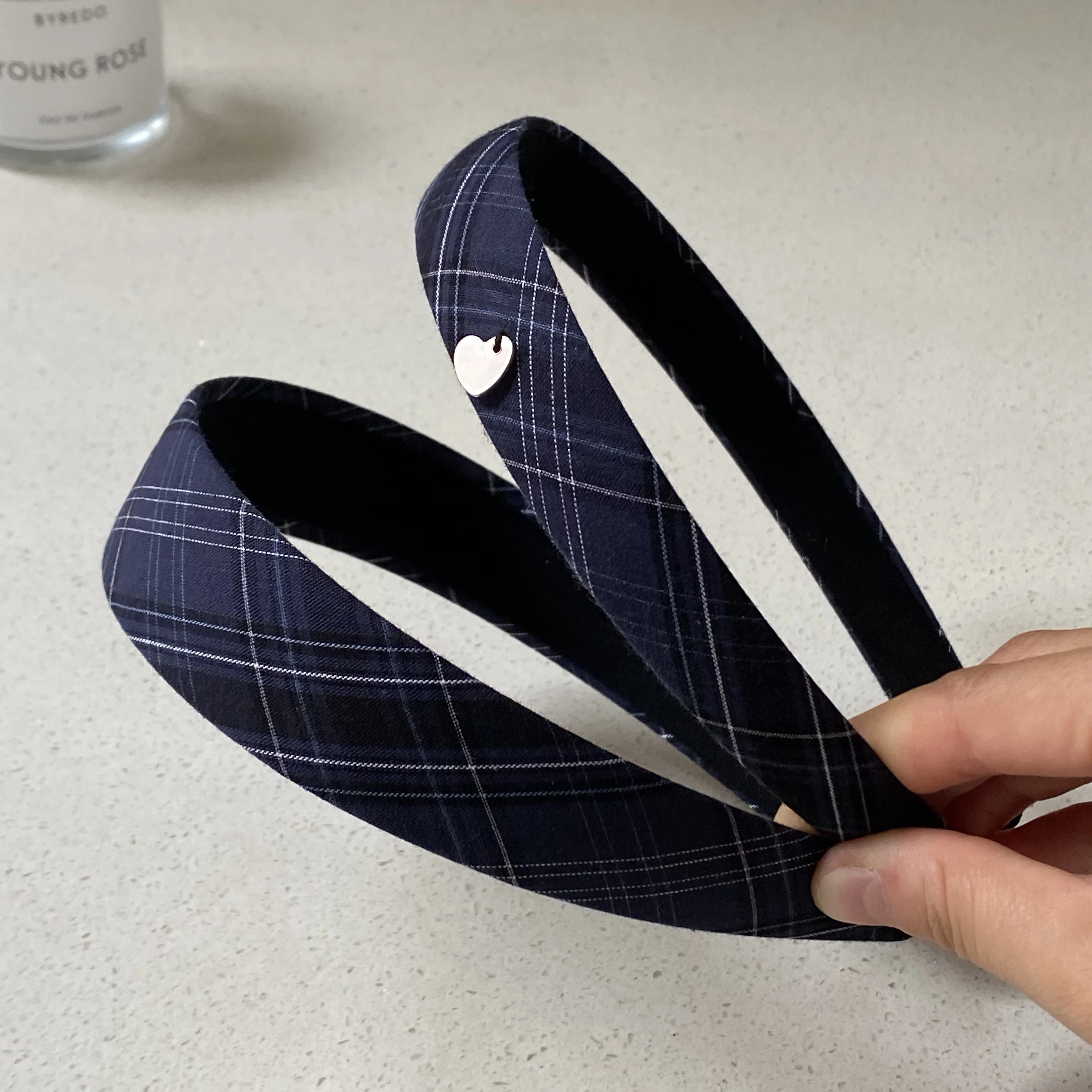 1PC Navy Blue Plaid Hair Headbands With Heart Decor, Stylish Hair Accessories For Women, Cute Hairbands For Daily And Party Wear