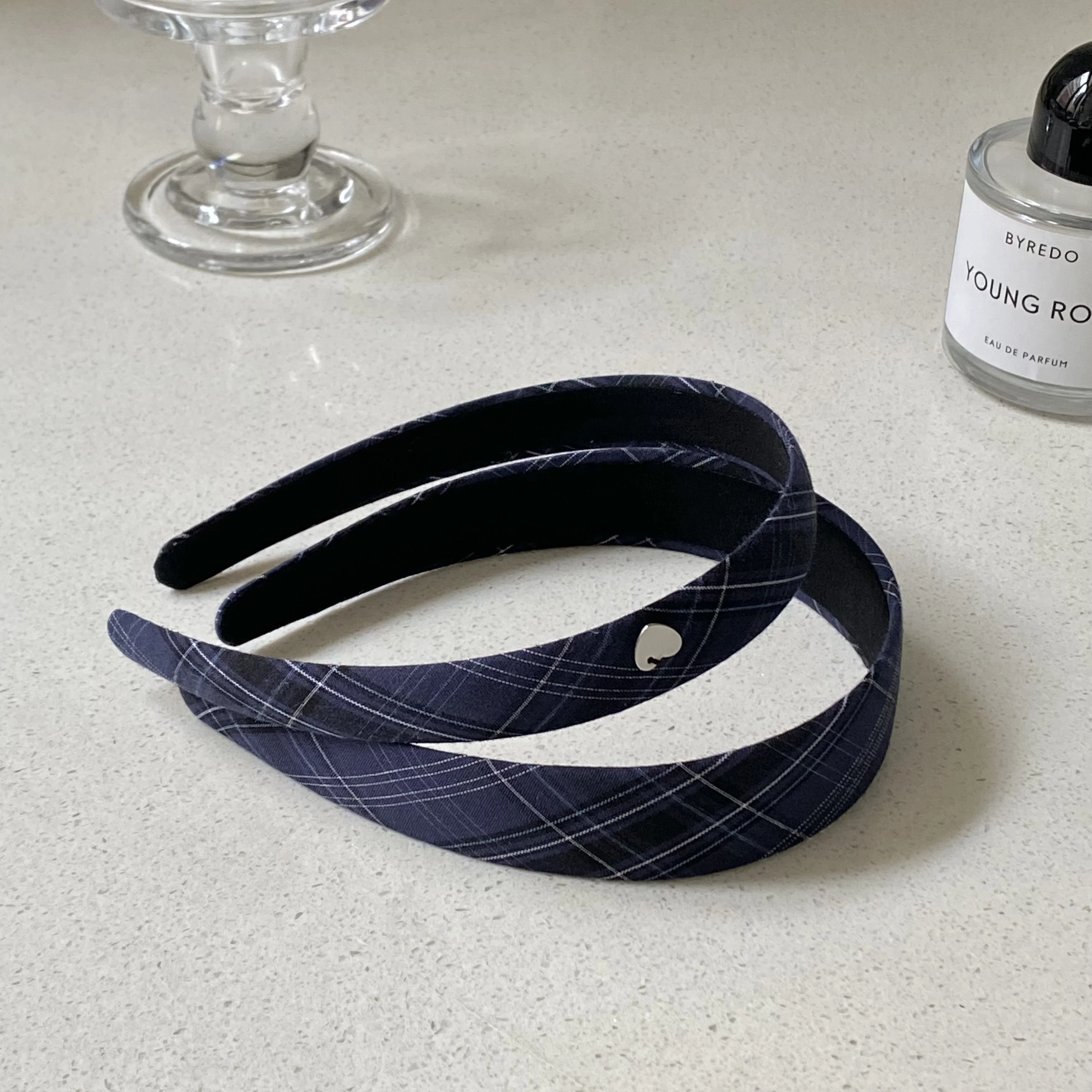 1PC Navy Blue Plaid Hair Headbands With Heart Decor, Stylish Hair Accessories For Women, Cute Hairbands For Daily And Party Wear