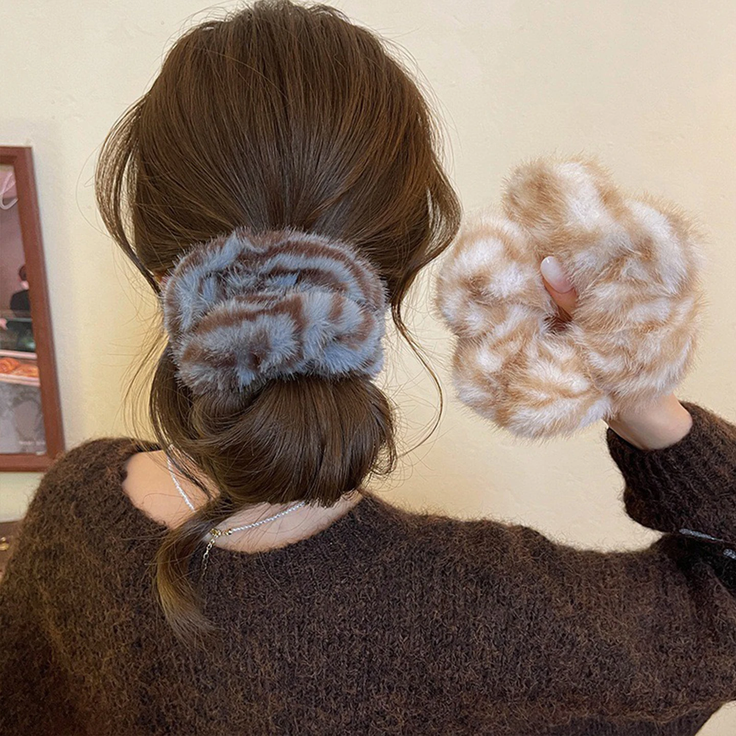 1pc Autumn and Winter Retro Fashion Leopard Print Fuzzy Hair Scrunchie High Elastic Plush Large Hair Tie for Women
