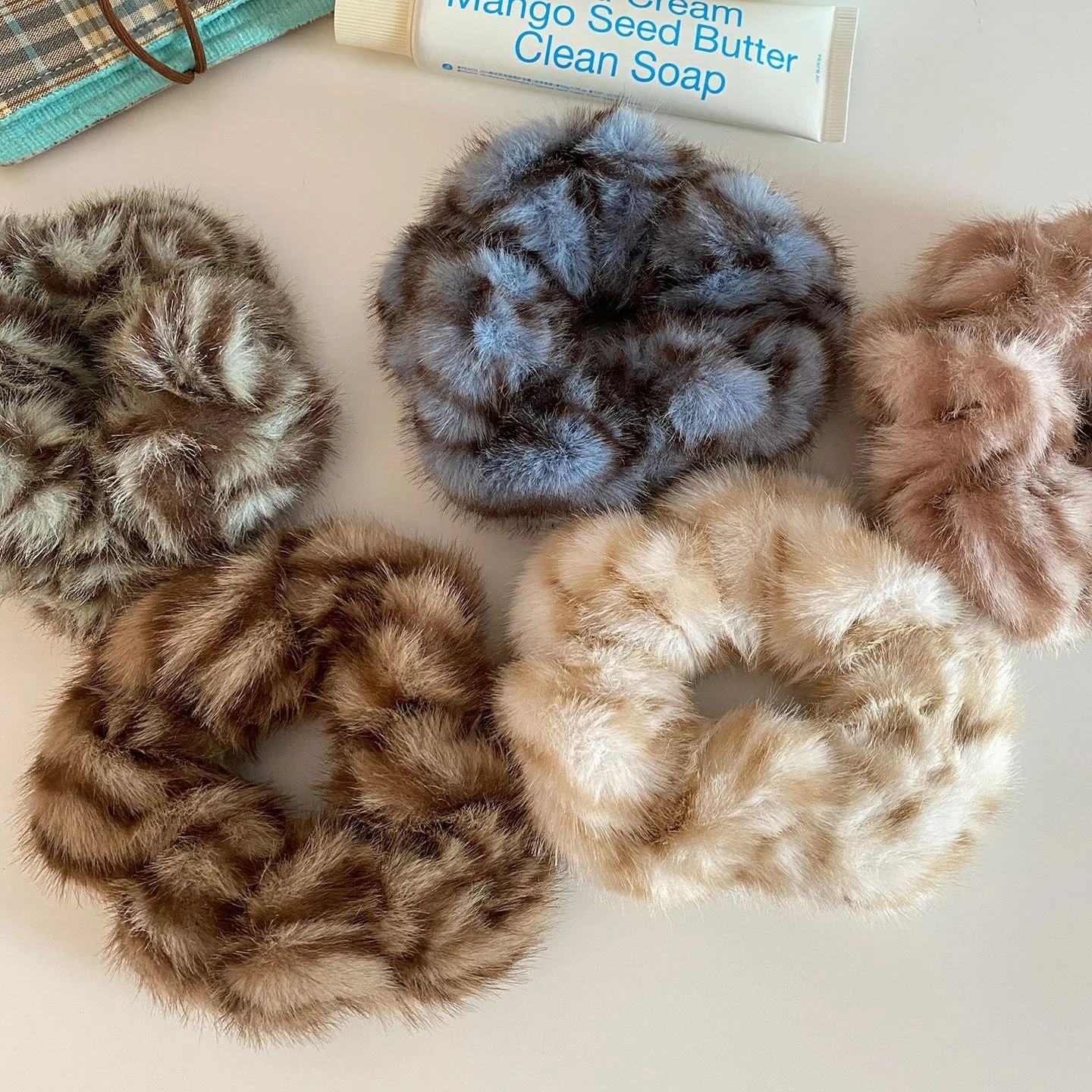 1pc Autumn and Winter Retro Fashion Leopard Print Fuzzy Hair Scrunchie High Elastic Plush Large Hair Tie for Women