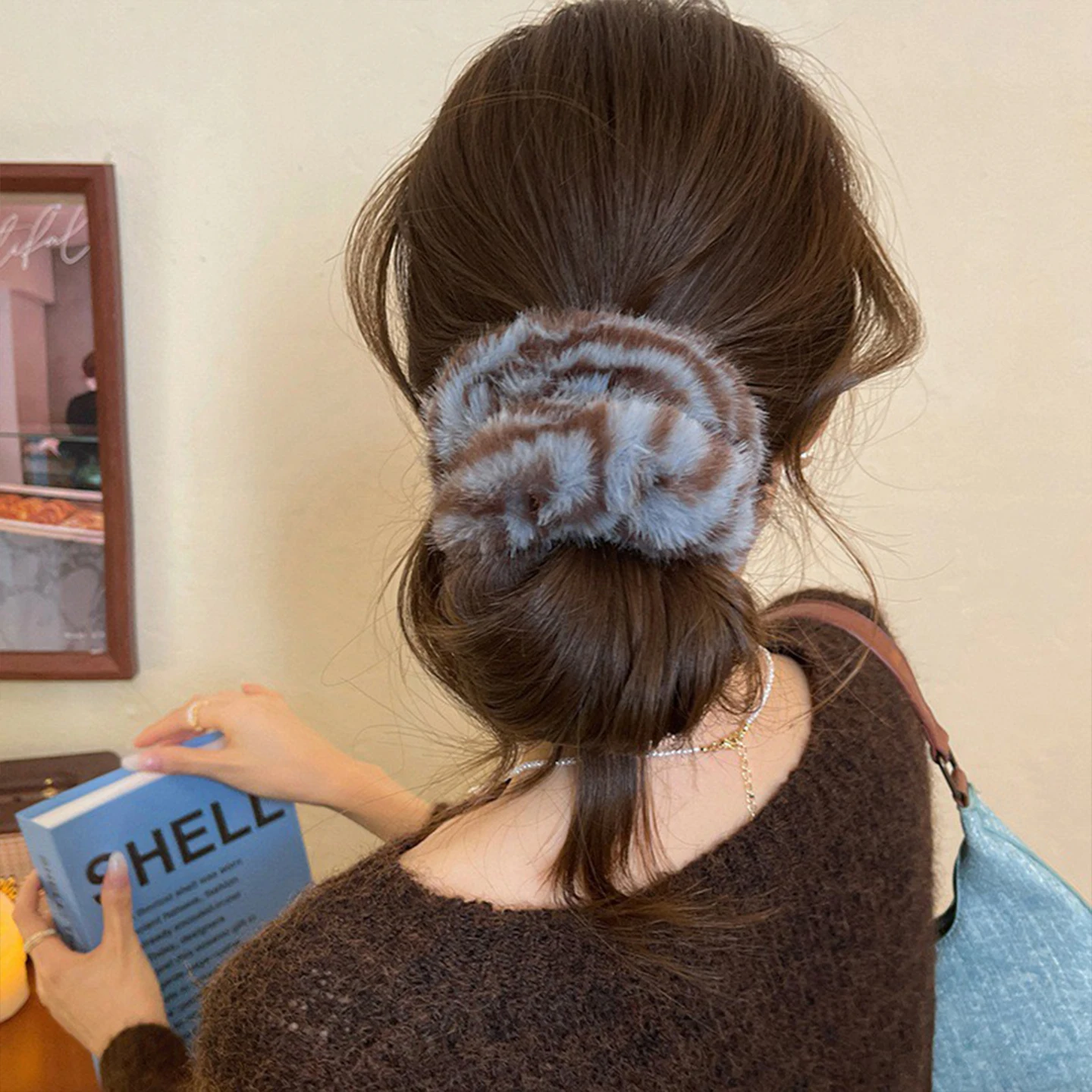 1pc Autumn and Winter Retro Fashion Leopard Print Fuzzy Hair Scrunchie High Elastic Plush Large Hair Tie for Women