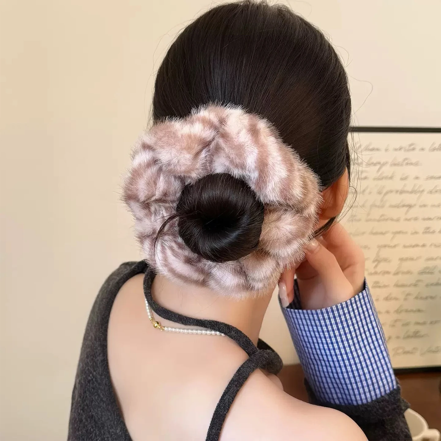 1pc Autumn and Winter Retro Fashion Leopard Print Fuzzy Hair Scrunchie High Elastic Plush Large Hair Tie for Women