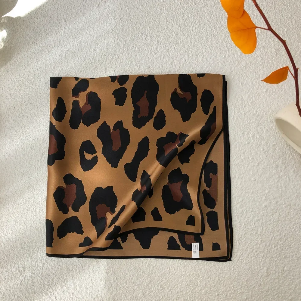 1pcs 70cm Retro Leopard Print Silk Scarf Women Imitation Silk Fashion Versatile Headwear Bag Accessories Clothing Square Scarf