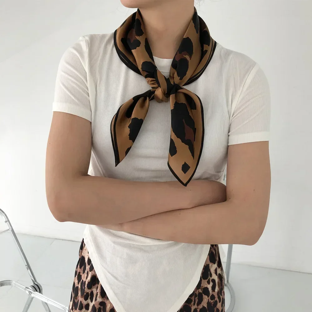 1pcs 70cm Retro Leopard Print Silk Scarf Women Imitation Silk Fashion Versatile Headwear Bag Accessories Clothing Square Scarf