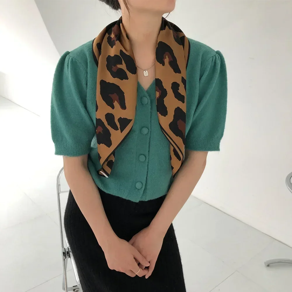 1pcs 70cm Retro Leopard Print Silk Scarf Women Imitation Silk Fashion Versatile Headwear Bag Accessories Clothing Square Scarf