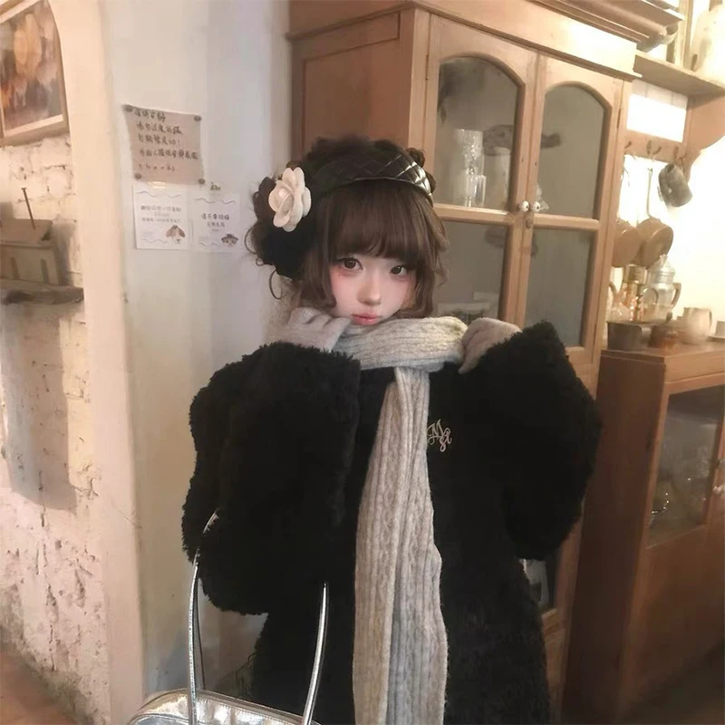 2026 Elegant Camellia Diamond Grid Leather Wide Edge Headband Fashionable Dressing Accessories Vintage Pressed Hair Headpiece