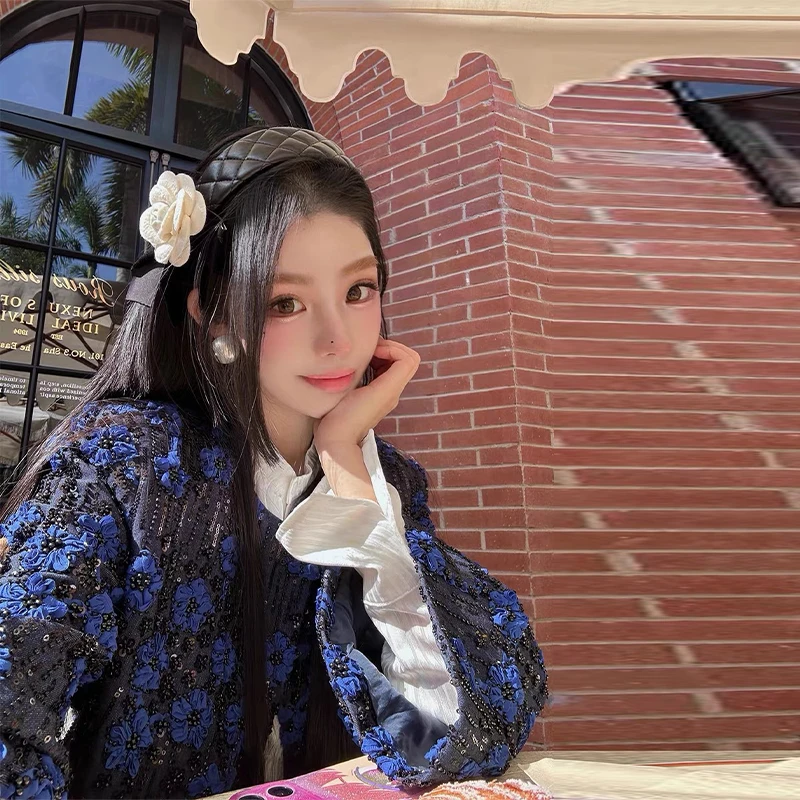 2026 Elegant Camellia Diamond Grid Leather Wide Edge Headband Fashionable Dressing Accessories Vintage Pressed Hair Headpiece
