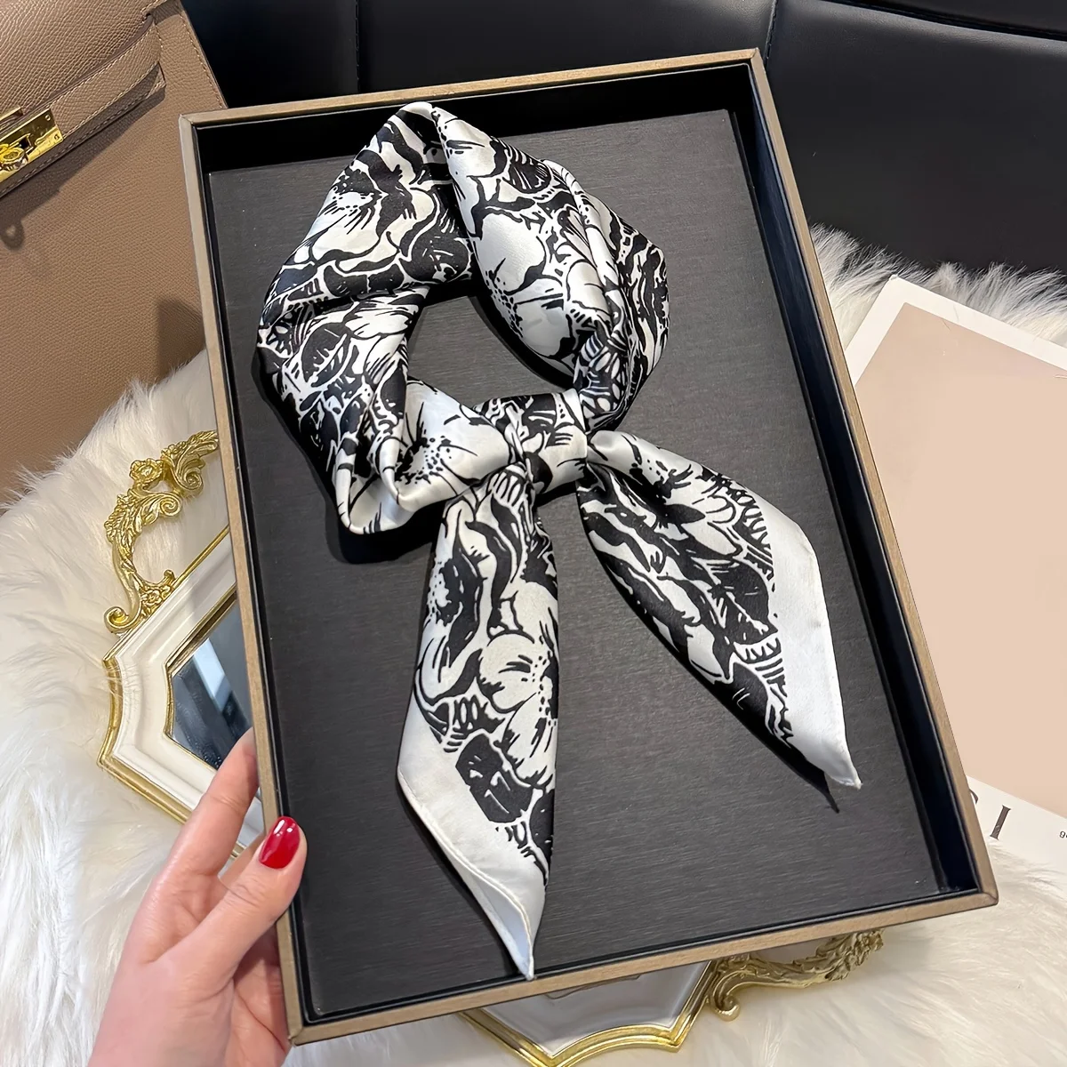 Elegant 27.56inch Floral Print 70cm Square Beach Satin Scarf Casual Elegant Thin Breathable Neck Women Head Wrap Hair Scarves