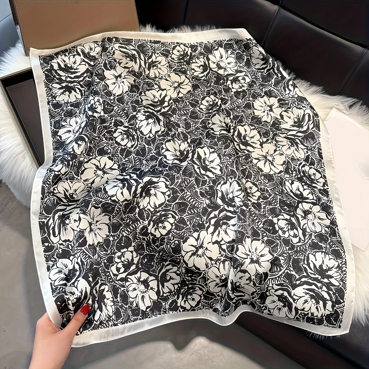 Elegant 27.56inch Floral Print 70cm Square Beach Satin Scarf Casual Elegant Thin Breathable Neck Women Head Wrap Hair Scarves