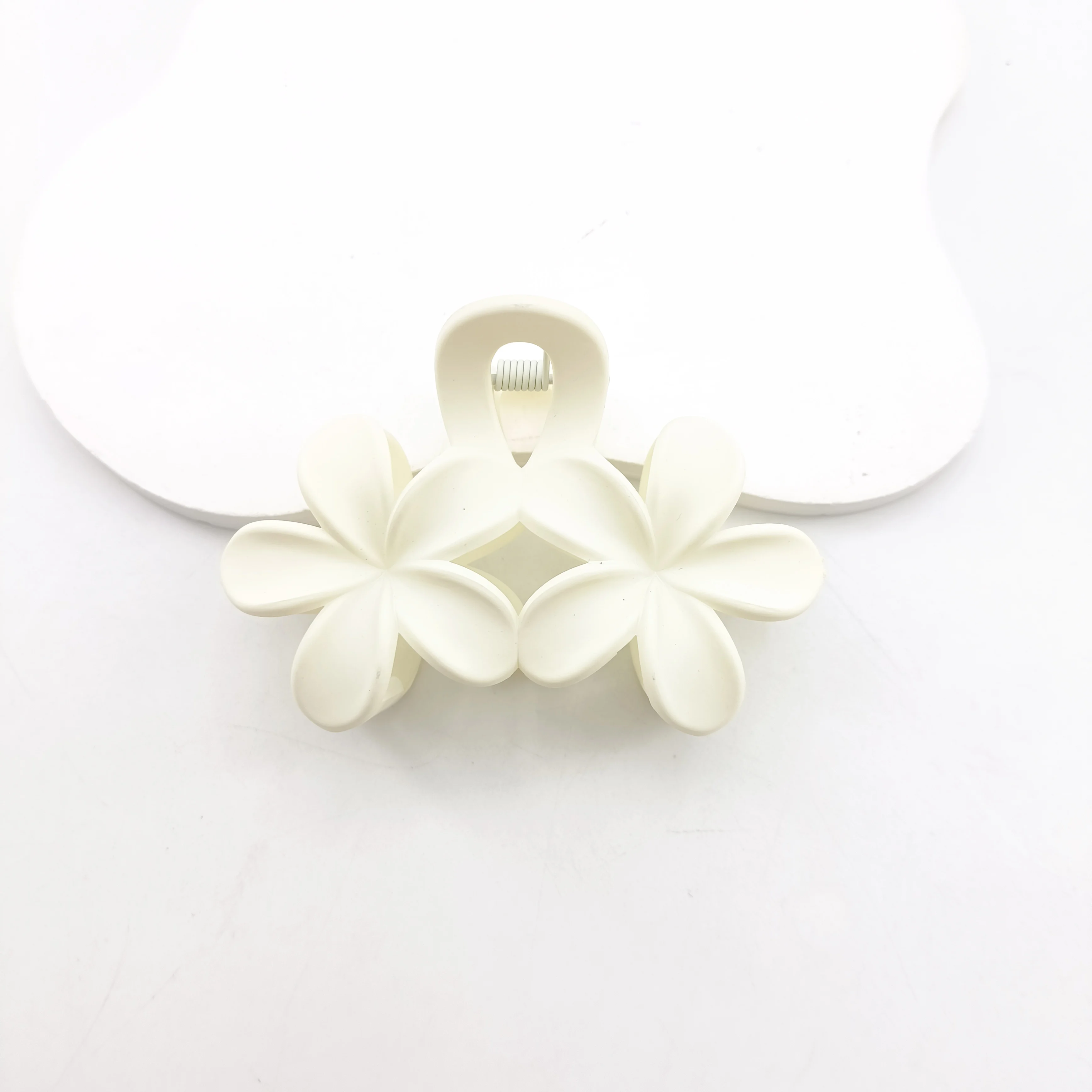 Flower Hair Claw Clips Non-Slip Matte 1/2 PCS Flower Hair Clips Women Cute Hair Clips, Hawaiian Hair Flower Clip Large Plumeria