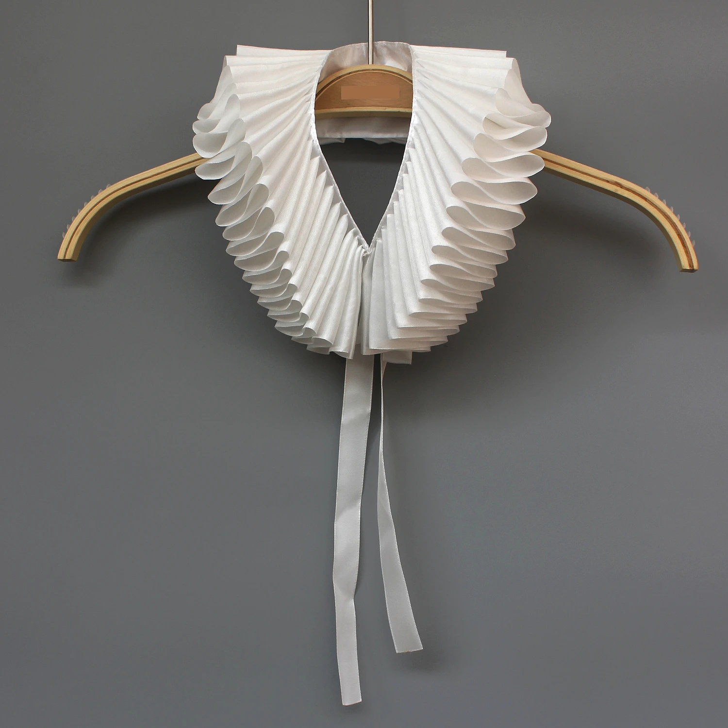 1 Piece Renaissance Ruffled Ladies' False Collar. It Is Classical, Beautiful And Of Good Quality, Suitable For Spring, Autumn