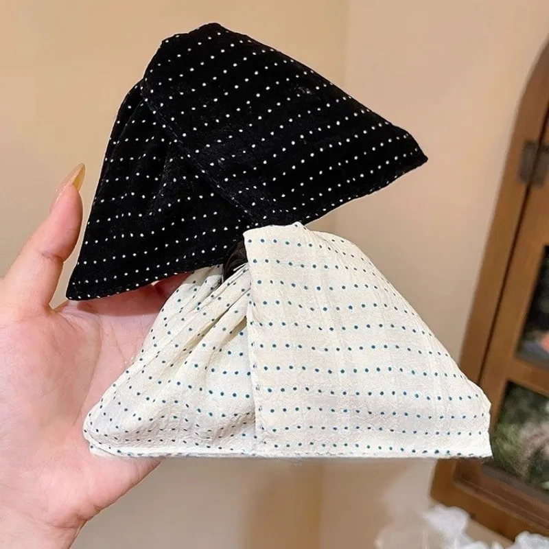Fabric Polka Dot Triangle Shark Clip Elegant Temperament High Ponytail Clip Fashionable Women's Hair Grabbing Hair Accessories