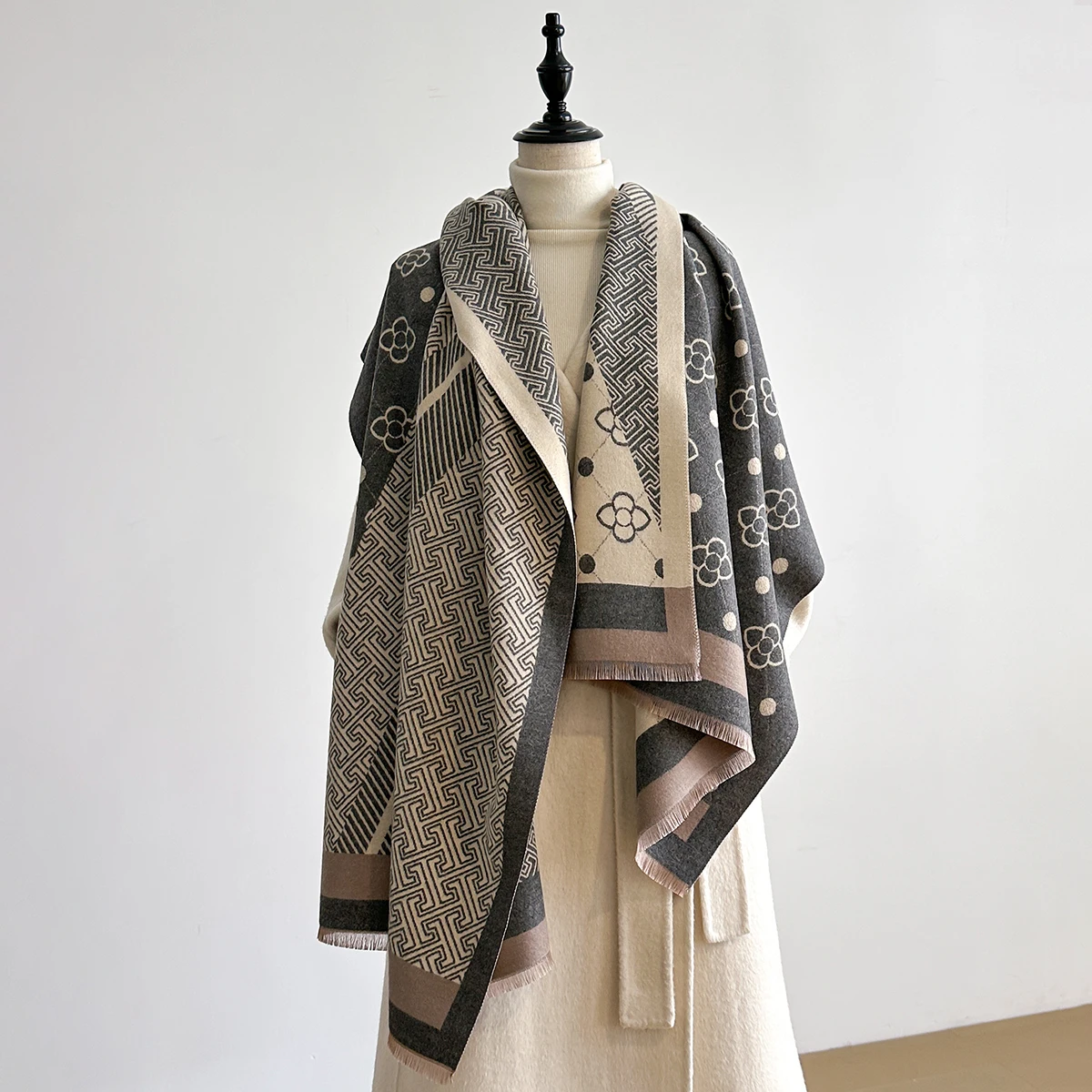 New Brand Elegance Two-Sided Print Scarf Soft Warm Fringe Pashmina Shawl Autumn and Winter Outdoor Coldproof Windproof Blanket