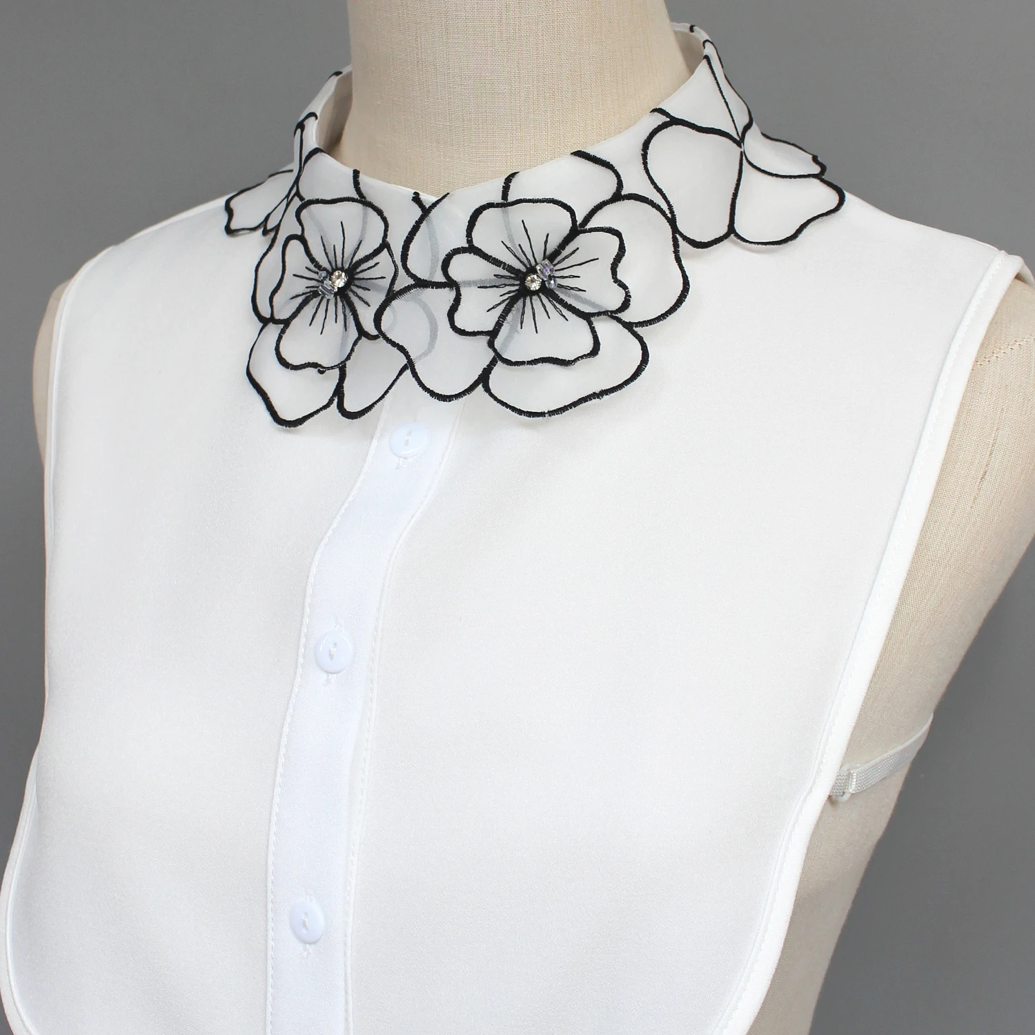1 Piece of Abstract Embroidered Flower Fake Collar, an Embroidered Collar with an Elegant and Charming Style for Ladies, Eye-Cat
