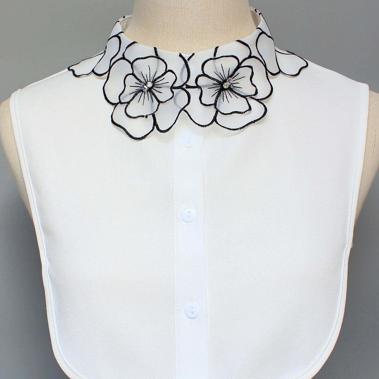 1 Piece of Abstract Embroidered Flower Fake Collar, an Embroidered Collar with an Elegant and Charming Style for Ladies, Eye-Cat