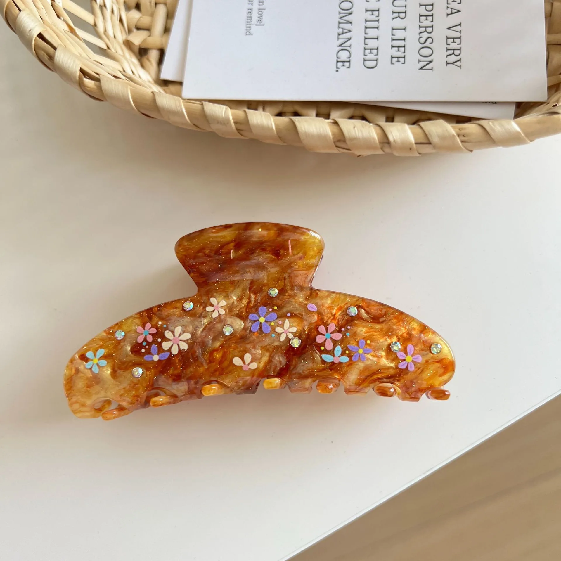 1PC retro high-end niche design gilded amber small floral hair shark clip, light luxury temperament ins large bun hair claw