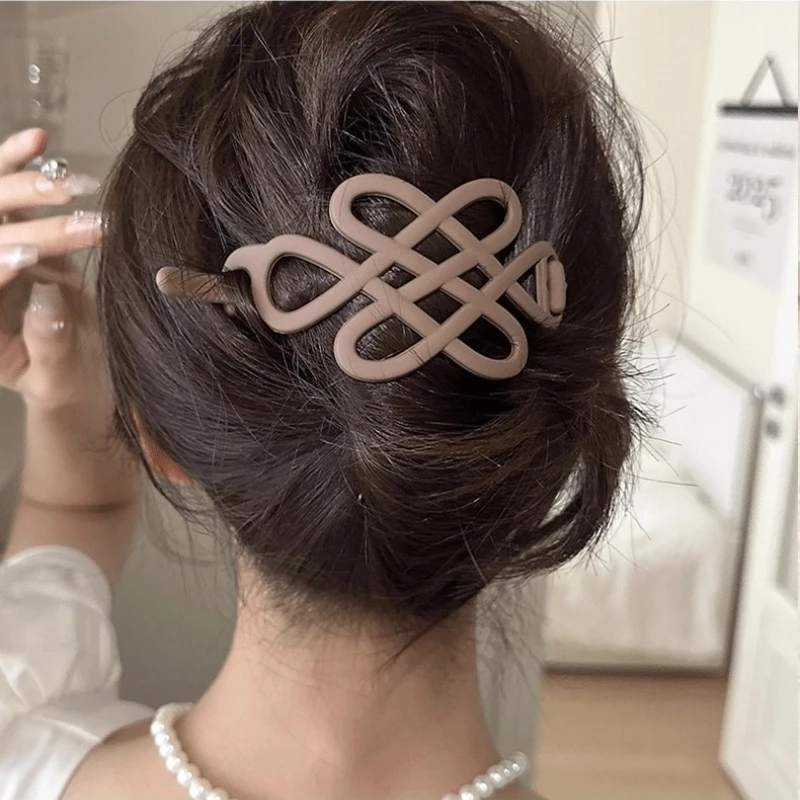 French Minimalist Twist Hair Clip – Hollow Barrette with Decorative Knot, Strong Hold Claw for Bun & Updo, Elegant Gift